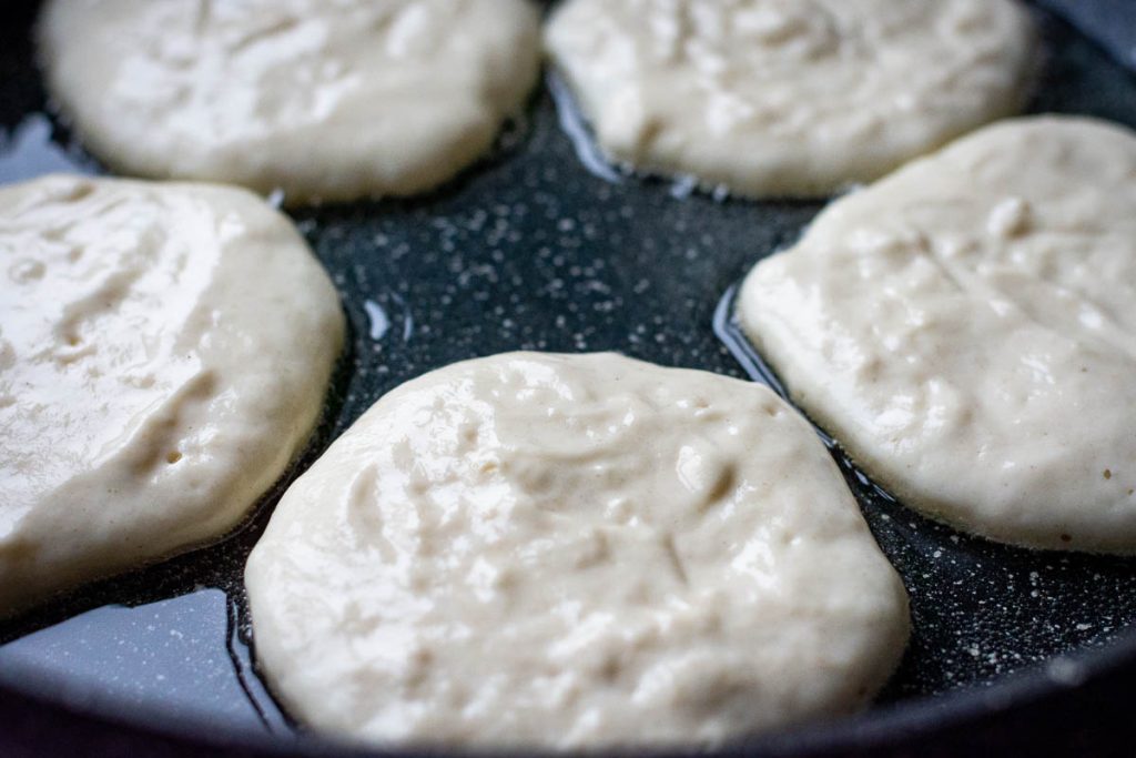 Five kefir pancakes in a frying pan. 