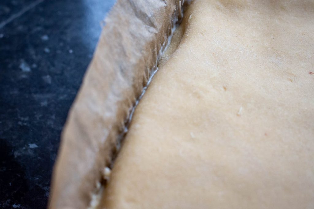 The pastry edges of draugystes pyragas tucked in.