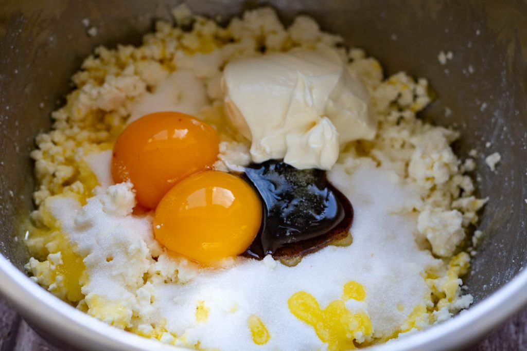 Farmer's cheese filling ingrediens in a large mixing bowl.