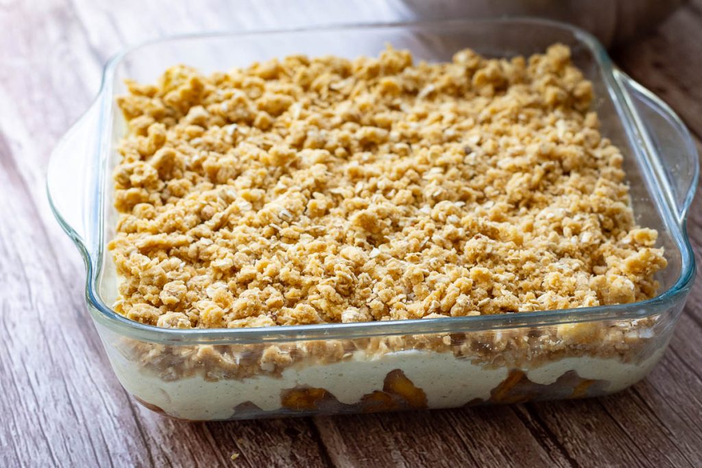 Crumble topping on top of the farmers cheese and apples layers.