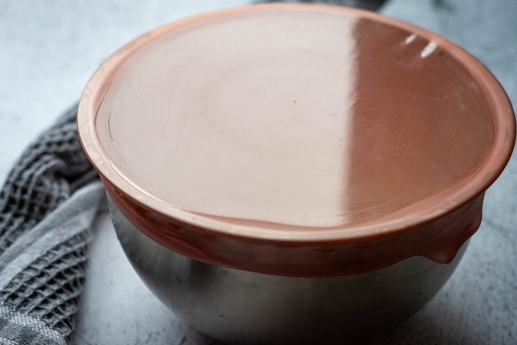 Bowl with the oat mixture covered and left to ferment.