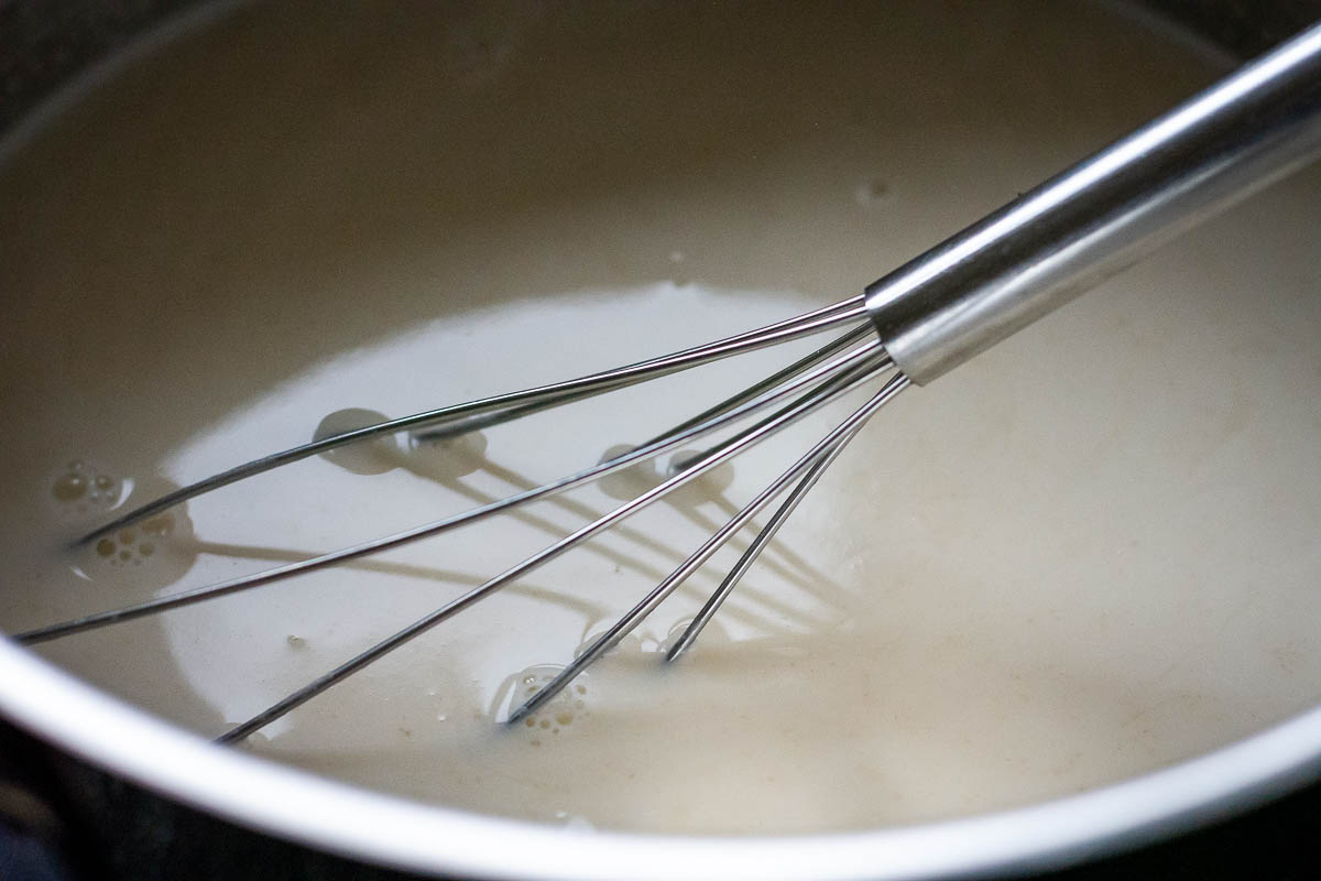 Oat kissel being thickened in a large pot.