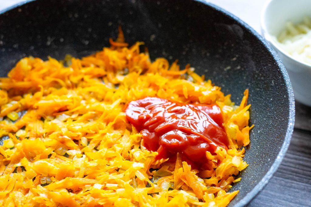Ketchup added to carrots and onions.