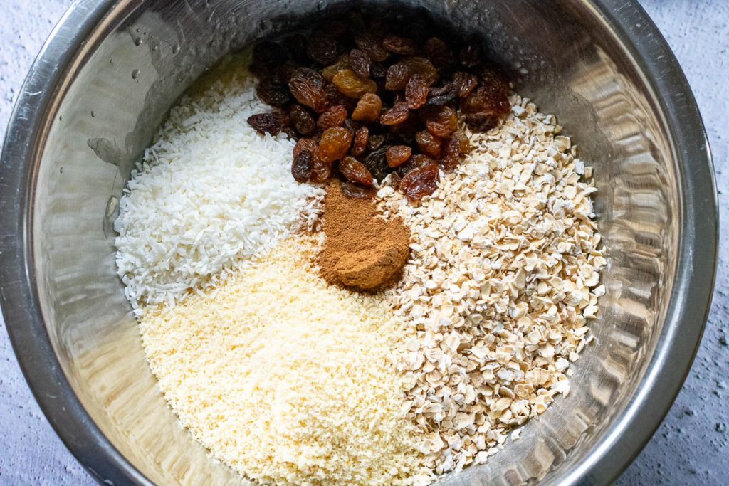 Adding dry ingredeints to the wet ingredients. 