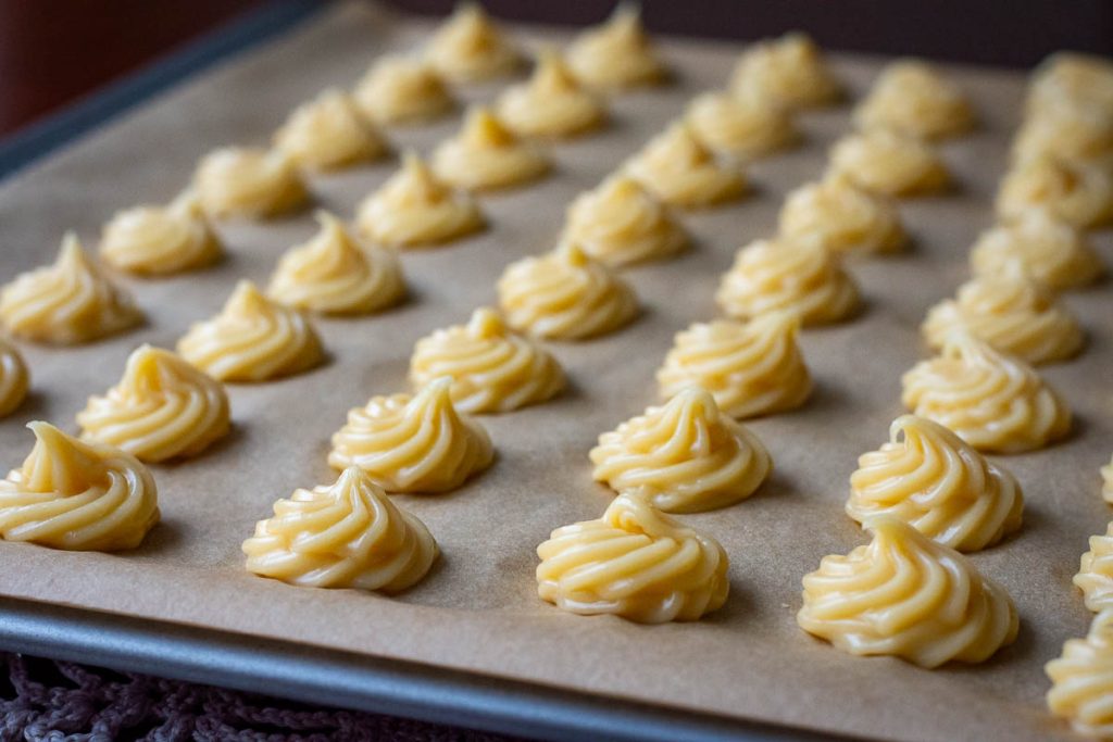 Piped Choux-style Lithuanian cookies ready to bake.